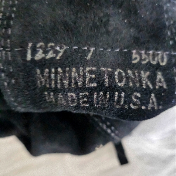 ๐ฃ Vintage 80's Minnetonka Moccasin Suede Black Fringe Boots Size 7๏ธโฃ ๐ Comfy - Picture 5 of 6